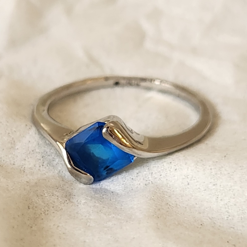 Bright Blue Square 🟦 Ring 💍 - Picture 3 of 5